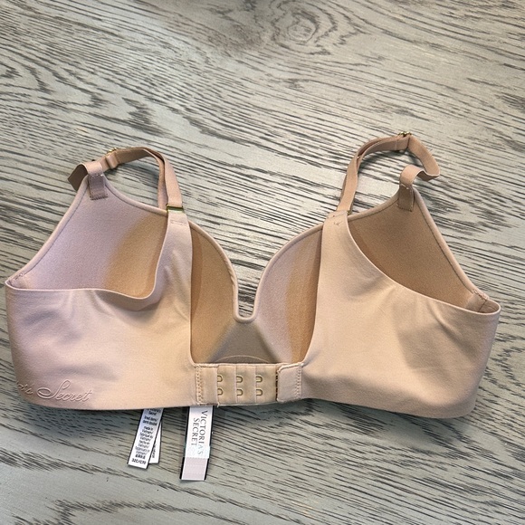 Victoria's Secret Nude Bra - Picture 2 of 5